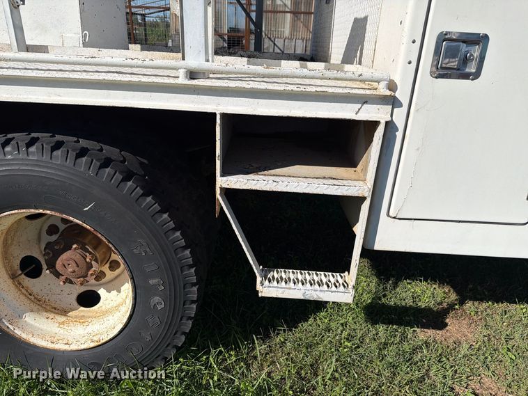 image for item FH6424 1997 Ford F800 digger derrick truck