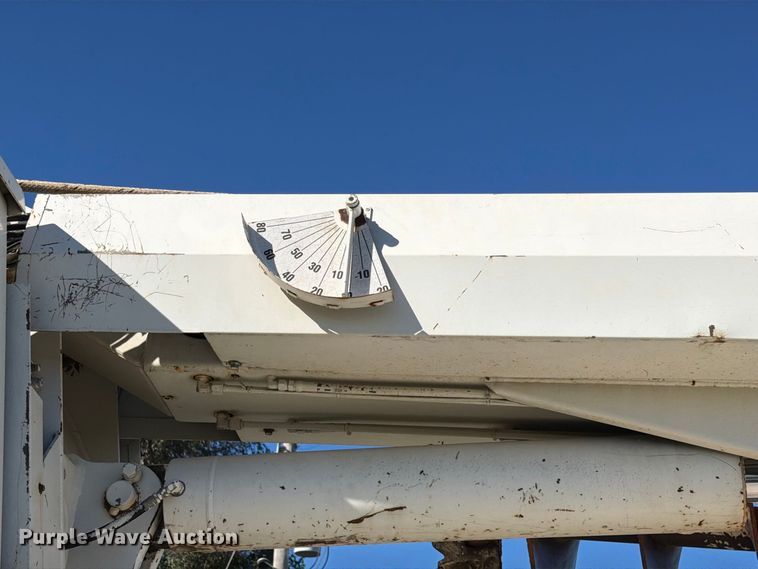 image for item FH6424 1997 Ford F800 digger derrick truck