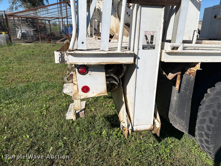 image for item FH6424 1997 Ford F800 digger derrick truck