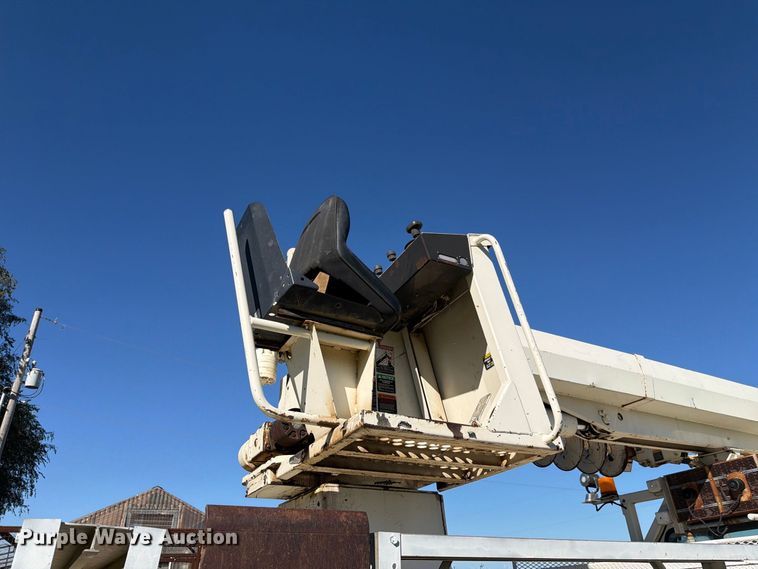image for item FH6424 1997 Ford F800 digger derrick truck