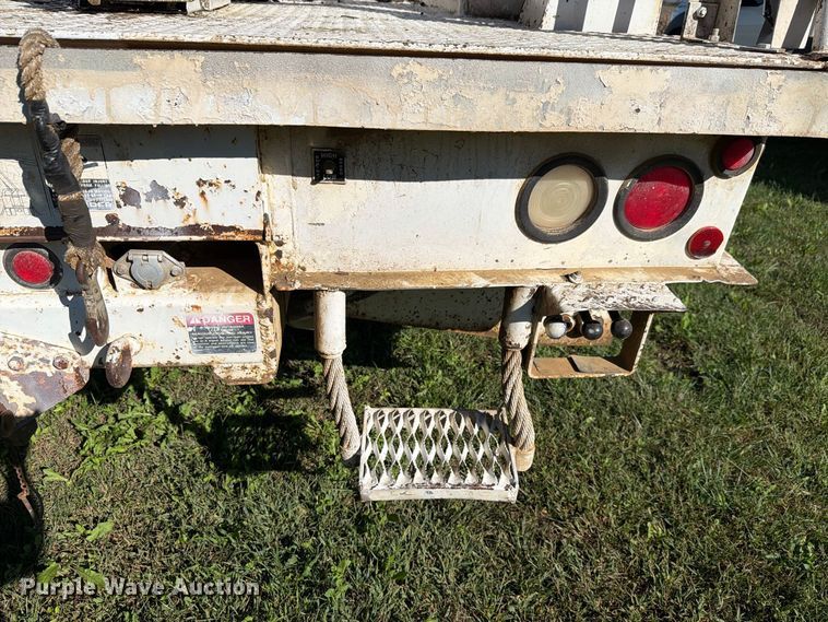 image for item FH6424 1997 Ford F800 digger derrick truck