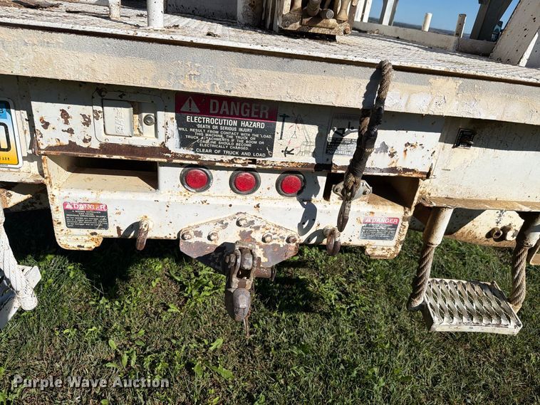 image for item FH6424 1997 Ford F800 digger derrick truck