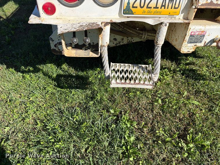image for item FH6424 1997 Ford F800 digger derrick truck