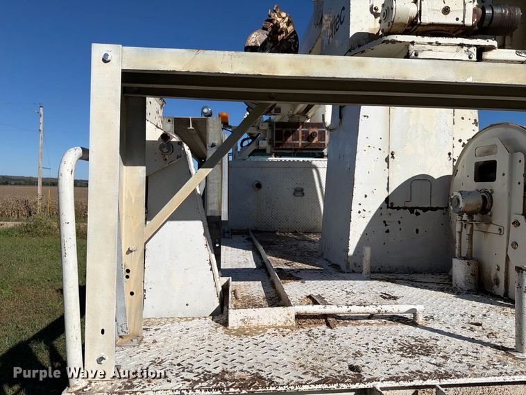 image for item FH6424 1997 Ford F800 digger derrick truck