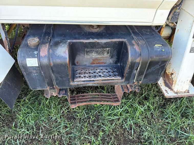 image for item FH6424 1997 Ford F800 digger derrick truck