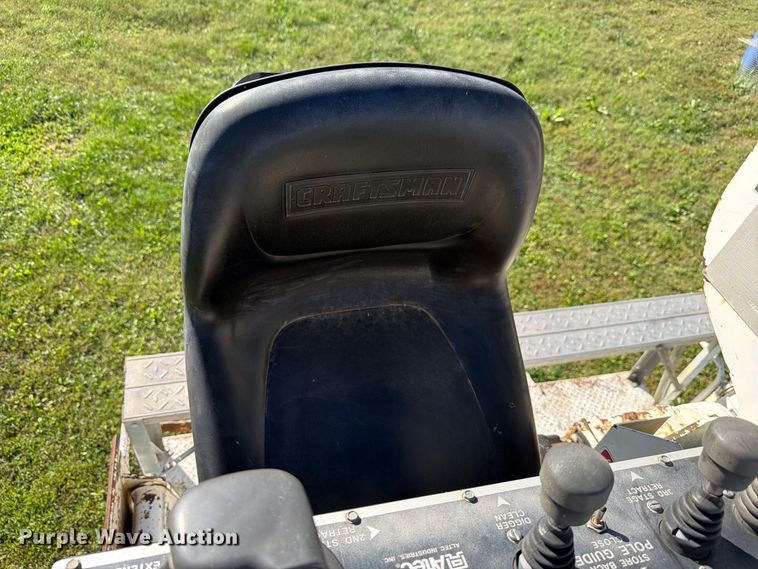 image for item FH6424 1997 Ford F800 digger derrick truck