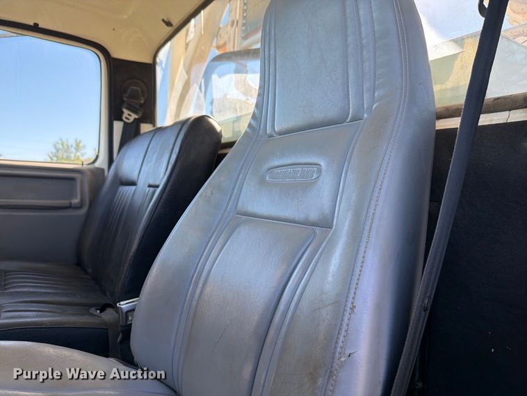 image for item FH6424 1997 Ford F800 digger derrick truck