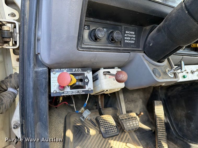 image for item FH6424 1997 Ford F800 digger derrick truck