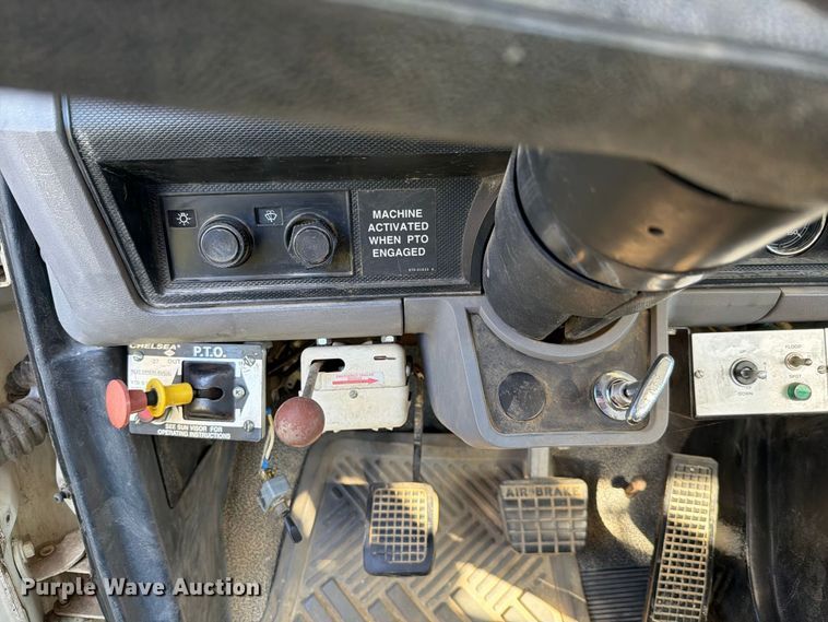 image for item FH6424 1997 Ford F800 digger derrick truck