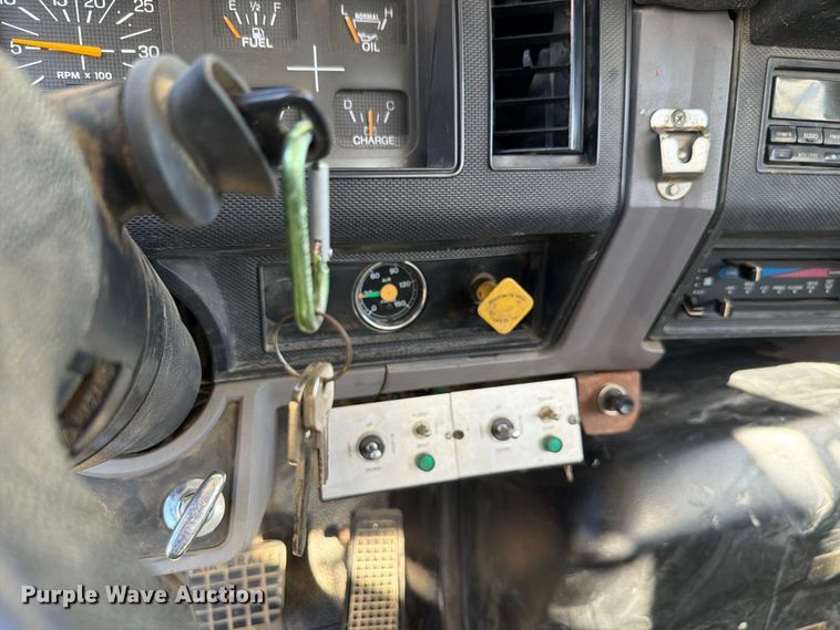 image for item FH6424 1997 Ford F800 digger derrick truck