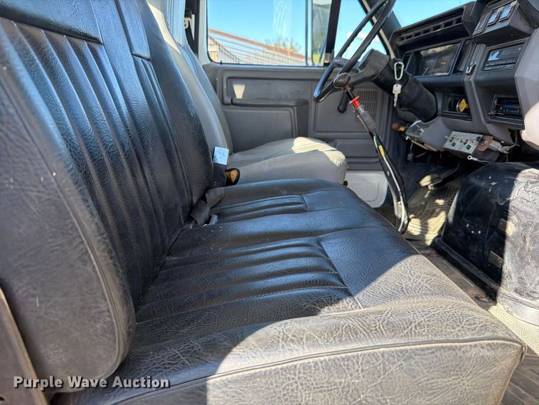 image for item FH6424 1997 Ford F800 digger derrick truck