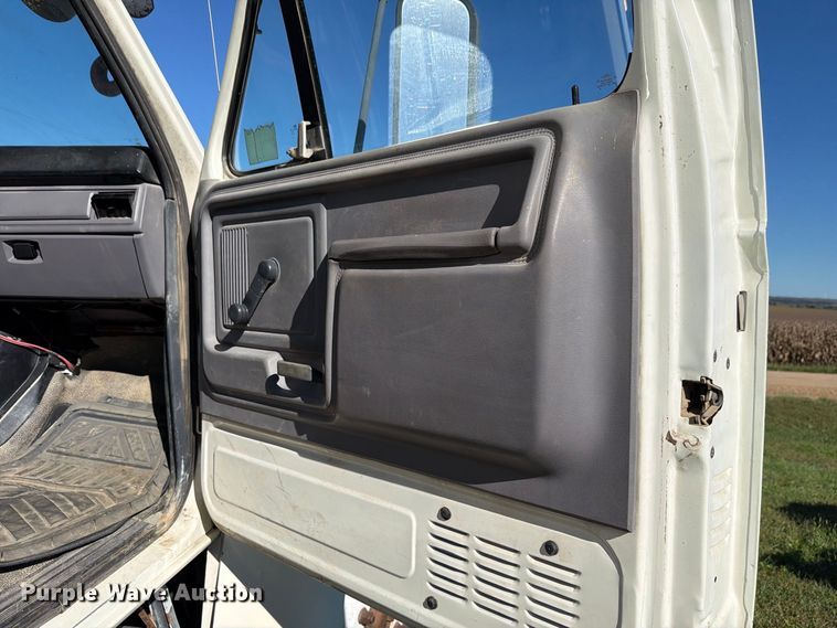 image for item FH6424 1997 Ford F800 digger derrick truck