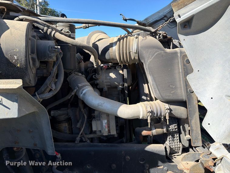 image for item FH6424 1997 Ford F800 digger derrick truck