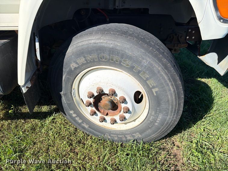 image for item FH6424 1997 Ford F800 digger derrick truck