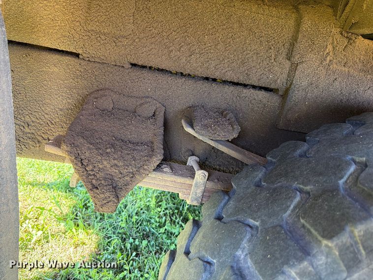 image for item FH6424 1997 Ford F800 digger derrick truck