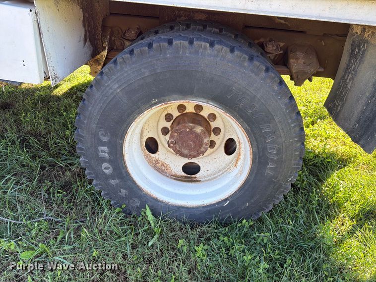 image for item FH6424 1997 Ford F800 digger derrick truck