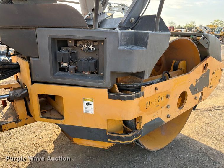 image for item FI0428 2016 Volvo DD120B double drum vibratory roller