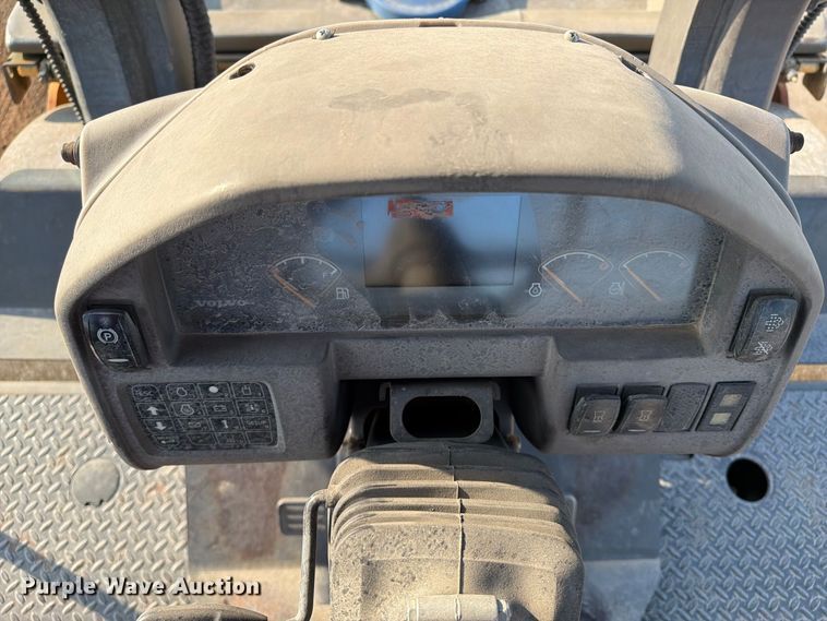 image for item FI0428 2016 Volvo DD120B double drum vibratory roller