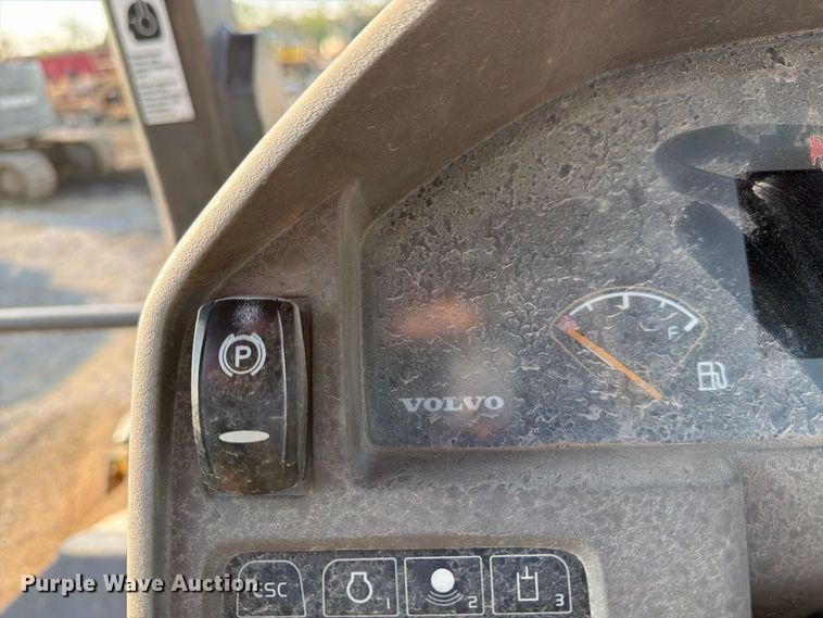 image for item FI0428 2016 Volvo DD120B double drum vibratory roller