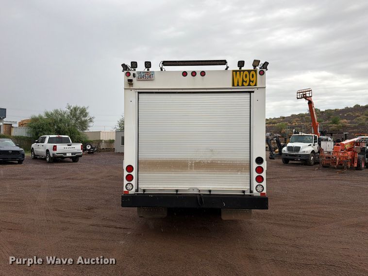 image for item FI2031 2016 Peterbilt 337 fuel / lube truck