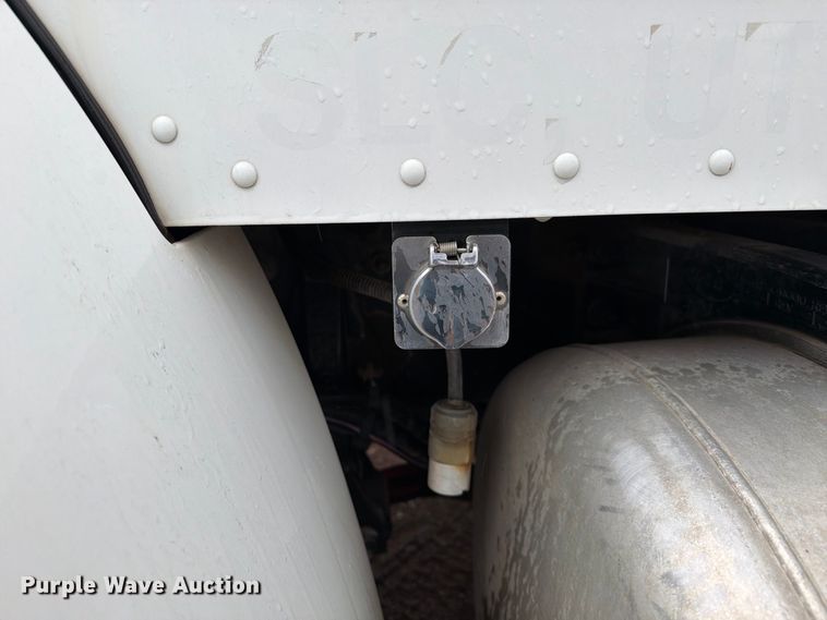 image for item FI2031 2016 Peterbilt 337 fuel / lube truck