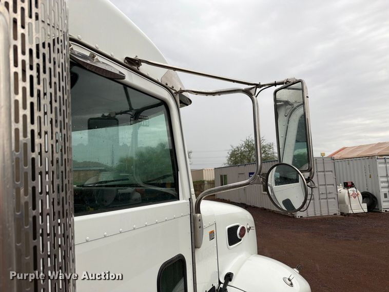 image for item FI2031 2016 Peterbilt 337 fuel / lube truck