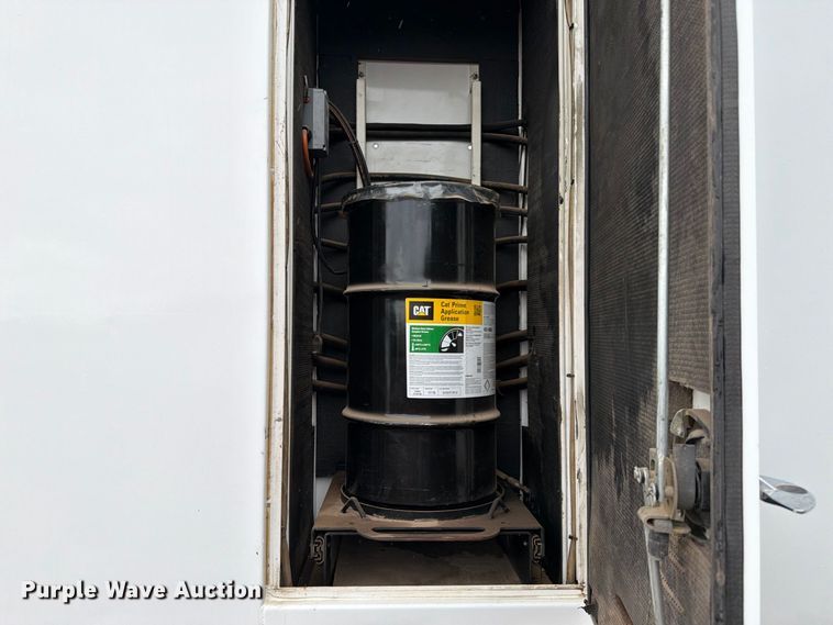 image for item FI2031 2016 Peterbilt 337 fuel / lube truck