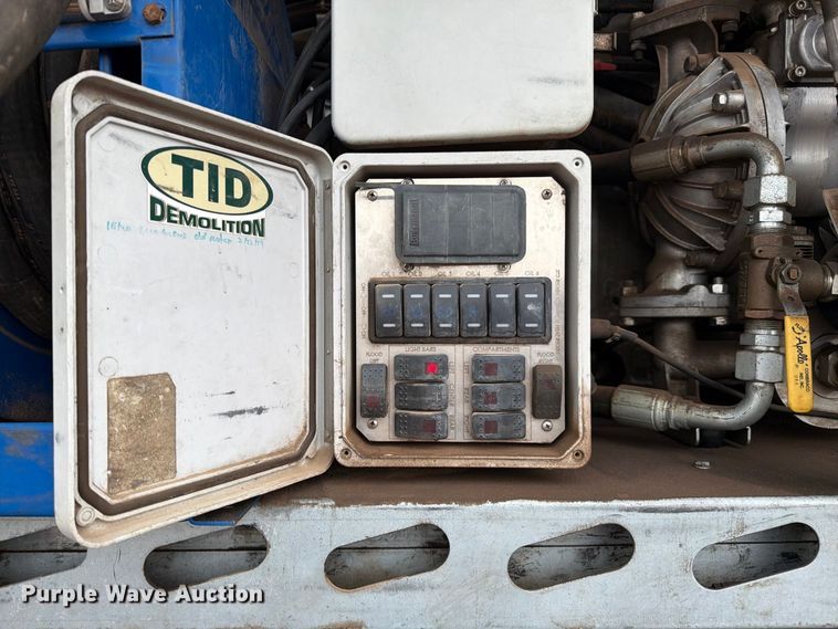 image for item FI2031 2016 Peterbilt 337 fuel / lube truck