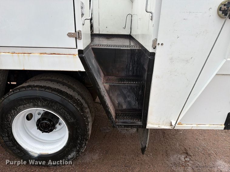 image for item FI2031 2016 Peterbilt 337 fuel / lube truck