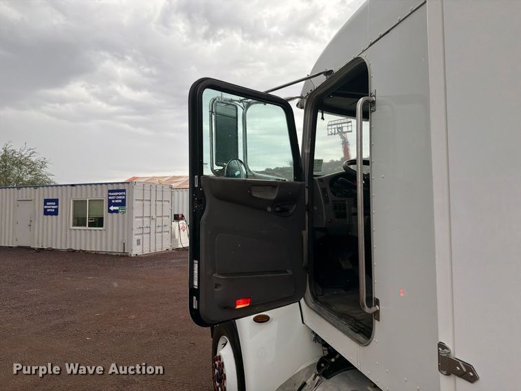 image for item FI2031 2016 Peterbilt 337 fuel / lube truck