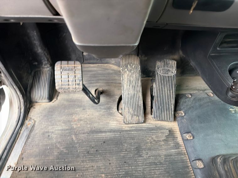 image for item FI2031 2016 Peterbilt 337 fuel / lube truck