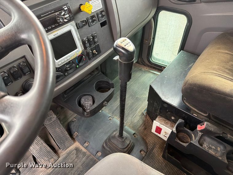 image for item FI2031 2016 Peterbilt 337 fuel / lube truck