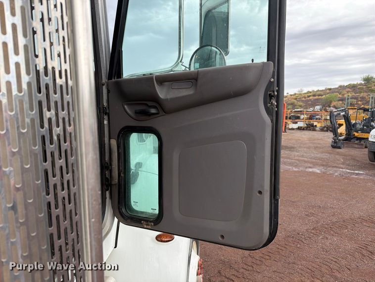 image for item FI2031 2016 Peterbilt 337 fuel / lube truck