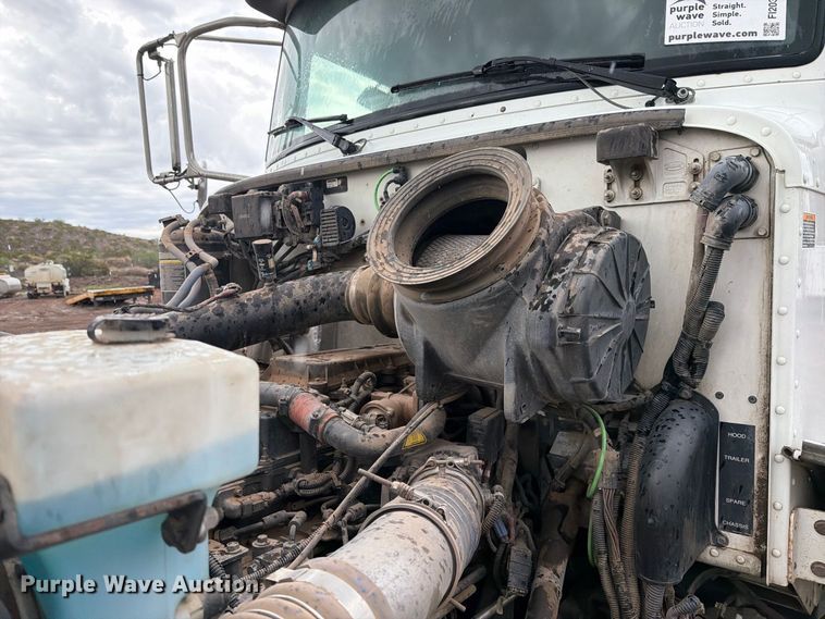 image for item FI2031 2016 Peterbilt 337 fuel / lube truck