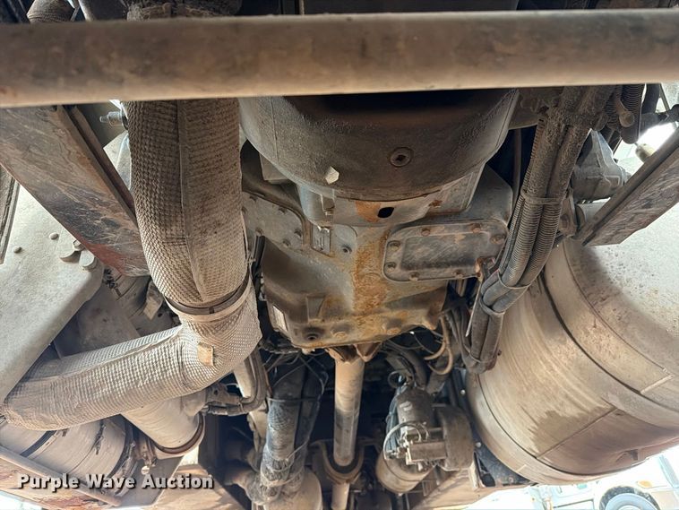 image for item FI2031 2016 Peterbilt 337 fuel / lube truck