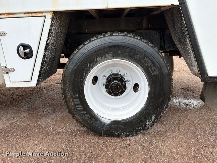 image for item FI2031 2016 Peterbilt 337 fuel / lube truck