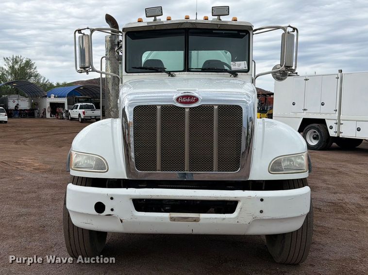 image for item FI2032 2013 Peterbilt 348 hydrovac truck