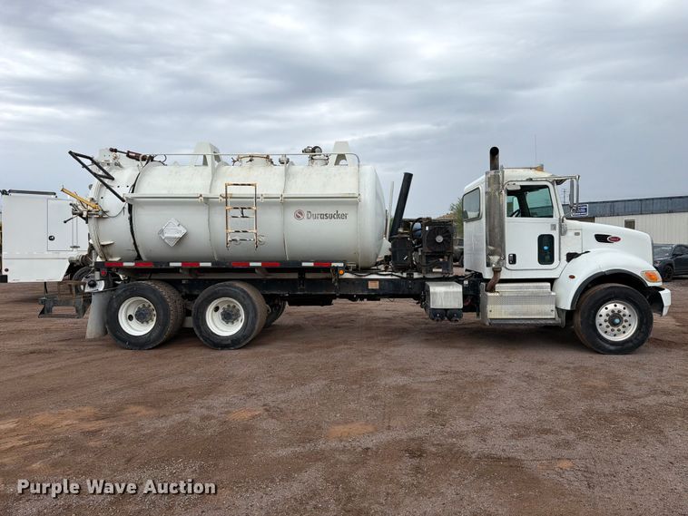 image for item FI2032 2013 Peterbilt 348 hydrovac truck