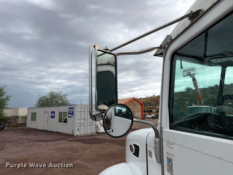 image for item FI2032 2013 Peterbilt 348 hydrovac truck