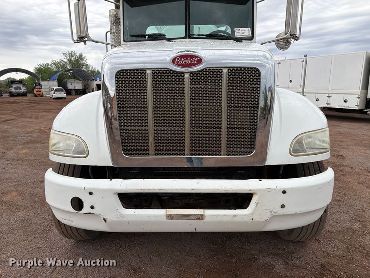 image for item FI2032 2013 Peterbilt 348 hydrovac truck