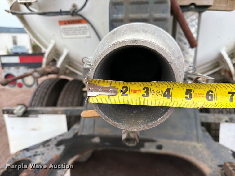 image for item FI2032 2013 Peterbilt 348 hydrovac truck