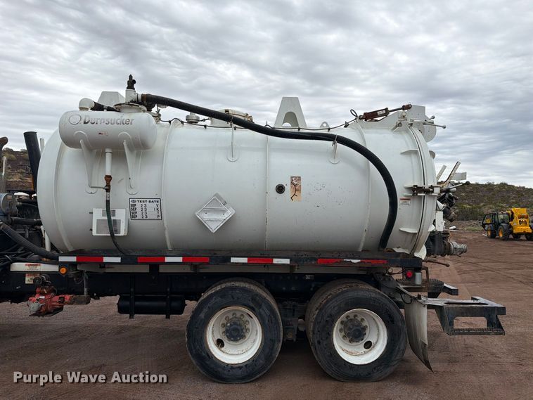 image for item FI2032 2013 Peterbilt 348 hydrovac truck