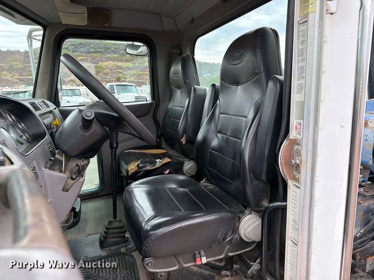 image for item FI2032 2013 Peterbilt 348 hydrovac truck