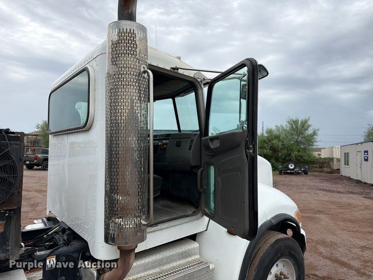 image for item FI2032 2013 Peterbilt 348 hydrovac truck