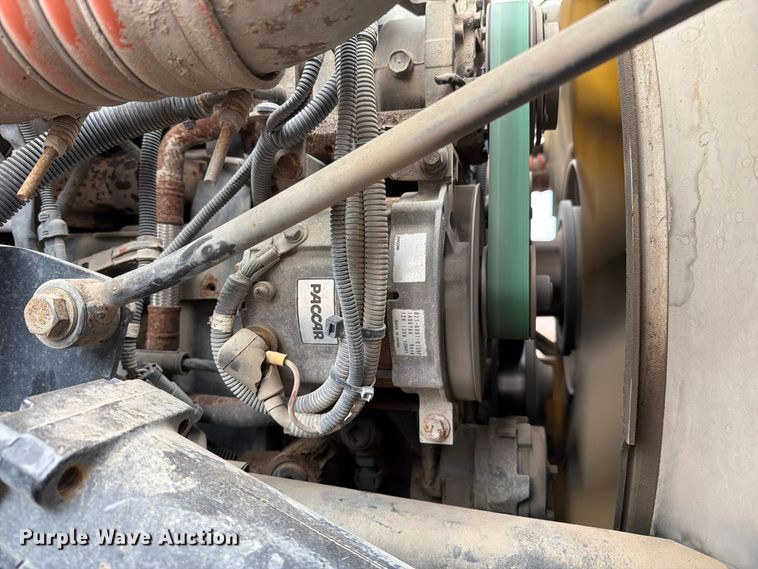 image for item FI2032 2013 Peterbilt 348 hydrovac truck