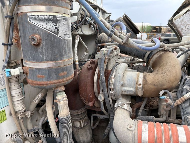 image for item FI2032 2013 Peterbilt 348 hydrovac truck