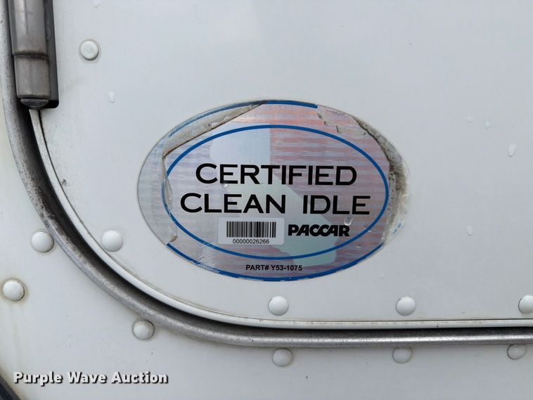 image for item FI2032 2013 Peterbilt 348 hydrovac truck