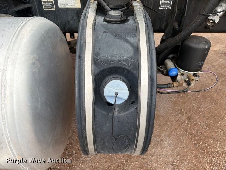 image for item FI2032 2013 Peterbilt 348 hydrovac truck
