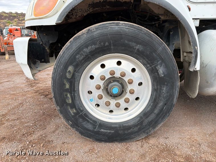 image for item FI2032 2013 Peterbilt 348 hydrovac truck