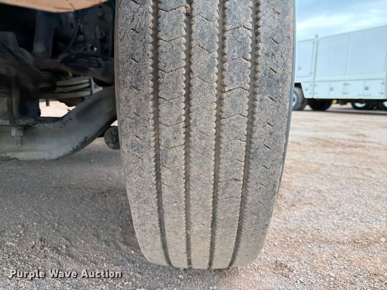 image for item FI2032 2013 Peterbilt 348 hydrovac truck